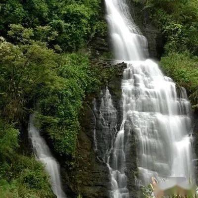 李亚鹏与嫩妻甜蜜拍片，幸福家庭生活引发关注！