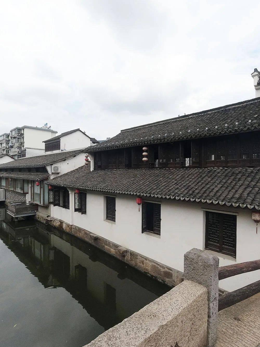 逃离受损的城堡